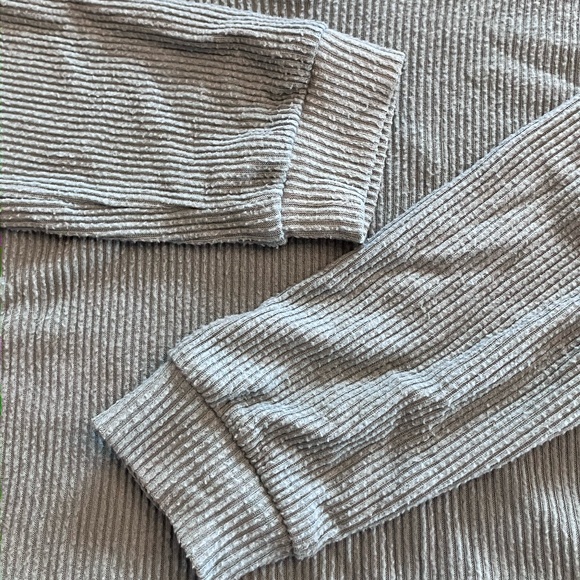 Aeropostale Women's Green V-Neck Ribbed Sweater - Picture 5 of 5